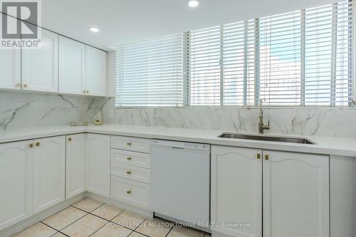 1406 - 3695 Kaneff Crescent, Mississauga, ON - Indoor Photo Showing Kitchen