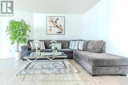 1406 - 3695 Kaneff Crescent, Mississauga (Mississauga Valleys), ON - Indoor Photo Showing Living Room