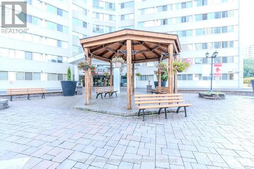 1406 - 3695 Kaneff Crescent, Mississauga (Mississauga Valleys), ON - Outdoor