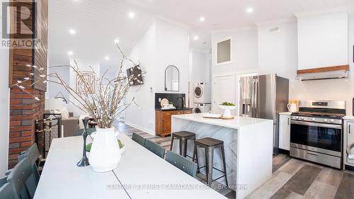 605 Lakeshore Road, Sarnia, ON - Indoor Photo Showing Kitchen With Upgraded Kitchen