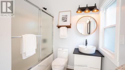 605 Lakeshore Road, Sarnia, ON - Indoor Photo Showing Bathroom