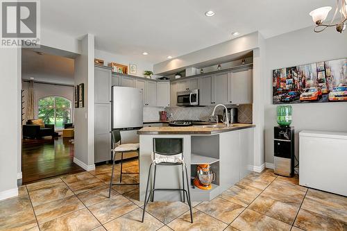 456 Mcphee Street Unit# 102, Kelowna, BC - Indoor Photo Showing Kitchen