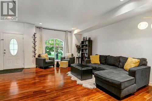 456 Mcphee Street Unit# 102, Kelowna, BC - Indoor Photo Showing Living Room