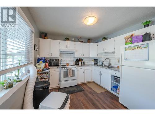 5806 89Th Street, Osoyoos, BC - Indoor Photo Showing Kitchen