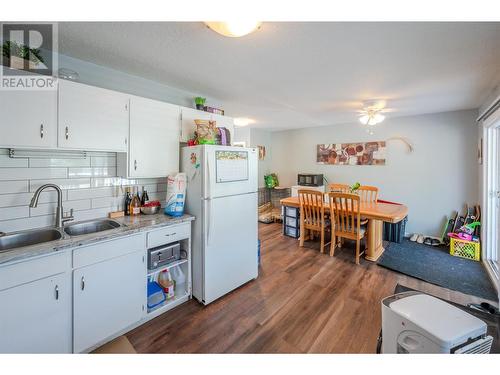 5806 89Th Street, Osoyoos, BC - Indoor Photo Showing Kitchen With Double Sink