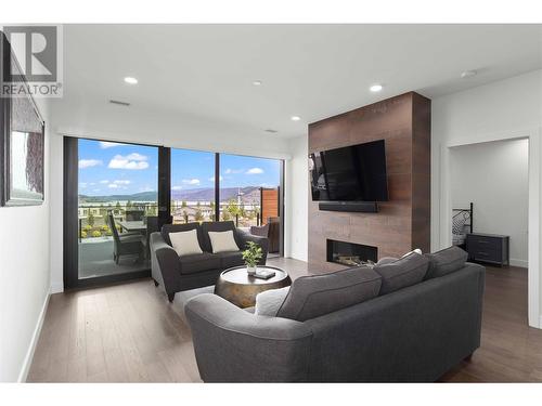 3000 Ariva Drive Unit# 3103, West Kelowna, BC - Indoor Photo Showing Living Room With Fireplace