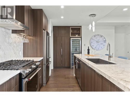 3000 Ariva Drive Unit# 3103, West Kelowna, BC - Indoor Photo Showing Kitchen With Double Sink With Upgraded Kitchen