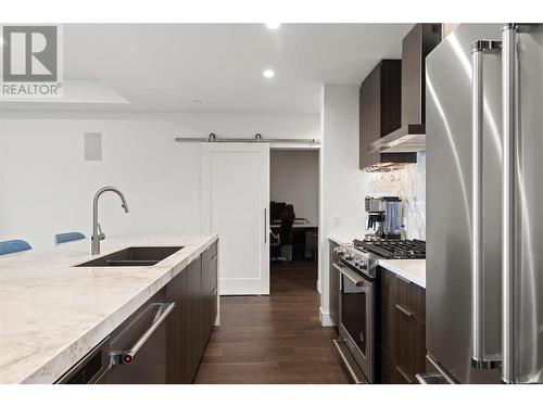 3000 Ariva Drive Unit# 3103, West Kelowna, BC - Indoor Photo Showing Kitchen With Stainless Steel Kitchen With Double Sink With Upgraded Kitchen