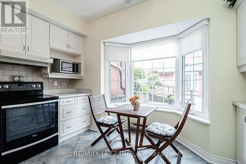 9 - 110 Mary Street W, Whitby (Downtown Whitby), ON - Indoor Photo Showing Kitchen