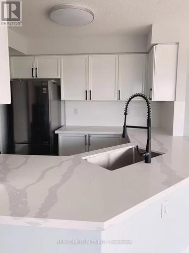 602 - 890 Sheppard Avenue W, Toronto (Bathurst Manor), ON - Indoor Photo Showing Kitchen With Double Sink