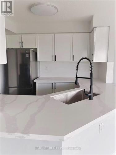 602 - 890 Sheppard Avenue W, Toronto (Bathurst Manor), ON - Indoor Photo Showing Kitchen With Double Sink