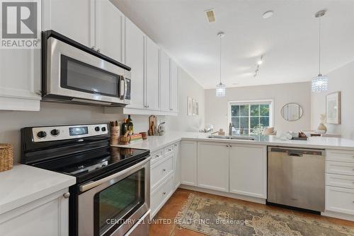 9 Wingett Way, Smith-Ennismore-Lakefield (Lakefield), ON - Indoor Photo Showing Kitchen With Double Sink With Upgraded Kitchen