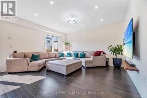 6 Yacht Drive, Clarington, ON - Indoor Photo Showing Living Room