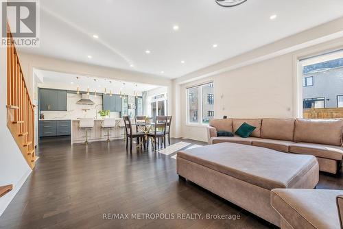 6 Yacht Drive, Clarington, ON - Indoor Photo Showing Living Room