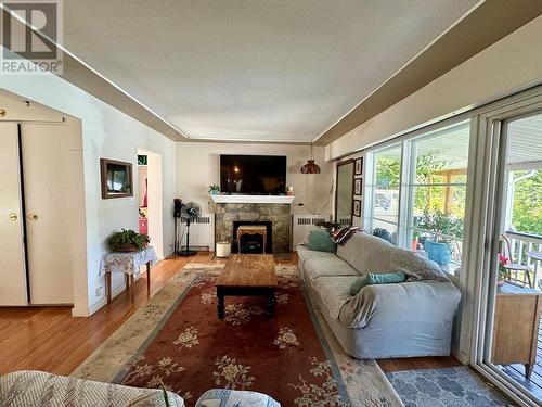 403 Conklin Avenue, Penticton, BC - Indoor Photo Showing Living Room With Fireplace