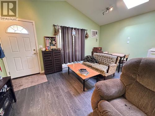 403 Conklin Avenue, Penticton, BC - Indoor