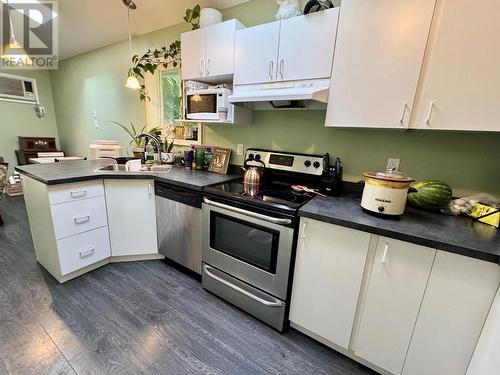 403 Conklin Avenue, Penticton, BC - Indoor Photo Showing Kitchen