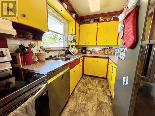 403 Conklin Avenue, Penticton, BC - Indoor Photo Showing Kitchen With Double Sink