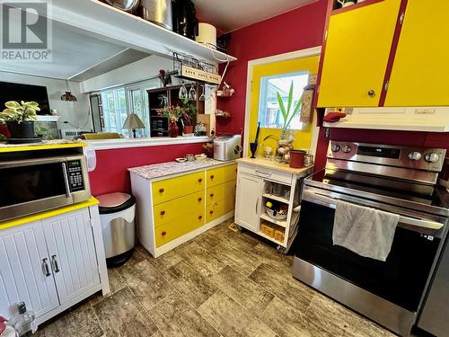 403 Conklin Avenue, Penticton, BC - Indoor Photo Showing Kitchen