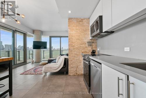 2602 - 390 Cherry Street, Toronto, ON - Indoor Photo Showing Kitchen