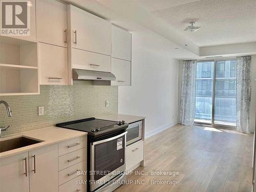 1204 - 150 Fairview Mall Drive, Toronto (Don Valley Village), ON - Indoor Photo Showing Kitchen With Upgraded Kitchen