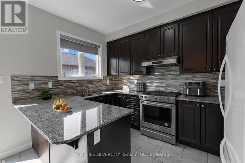 60 Rockman Crescent, Brampton (Northwest Brampton), ON - Indoor Photo Showing Kitchen With Upgraded Kitchen