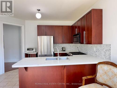 5 Streamline Drive, Brampton, ON - Indoor Photo Showing Kitchen