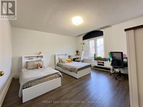 5 Streamline Drive, Brampton, ON - Indoor Photo Showing Bedroom