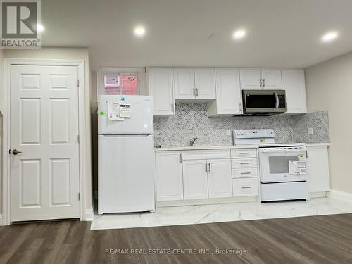 5 Streamline Drive, Brampton (Madoc), ON - Indoor Photo Showing Kitchen