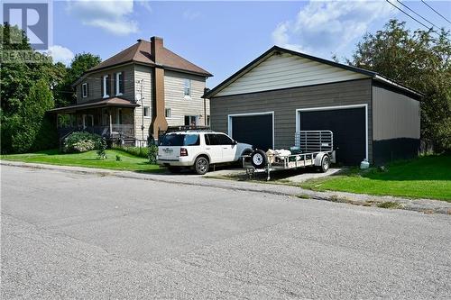 27 Meadow Street, Cobden, ON - Outdoor