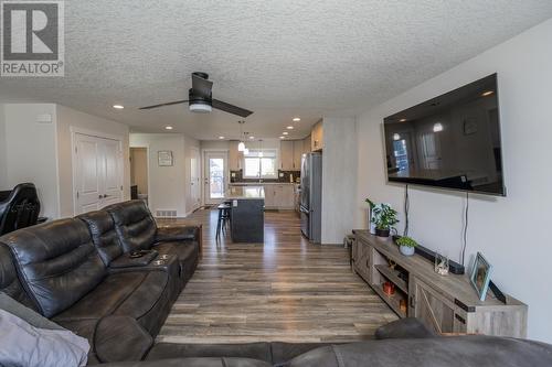 7639 Creekside Way, Prince George, BC - Indoor Photo Showing Living Room