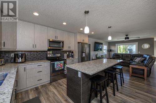 7639 Creekside Way, Prince George, BC - Indoor Photo Showing Kitchen With Upgraded Kitchen