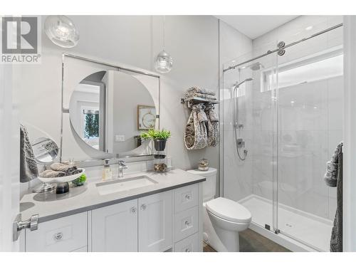 608 Mt Ida Crescent, Coldstream, BC - Indoor Photo Showing Bathroom