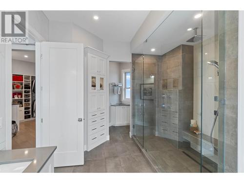 608 Mt Ida Crescent, Coldstream, BC - Indoor Photo Showing Bathroom