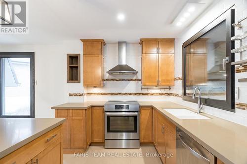 8 Campfire Court, Barrie, ON - Indoor Photo Showing Kitchen With Upgraded Kitchen