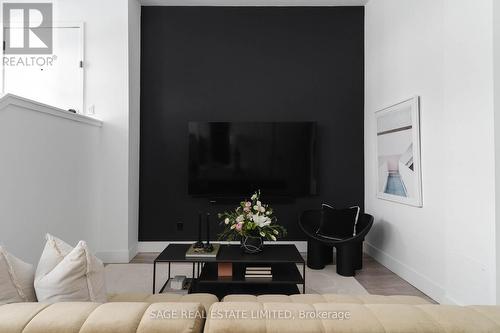 6 - 19 Dekoven Mews, Toronto (Dovercourt-Wallace Emerson-Junction), ON - Indoor Photo Showing Living Room