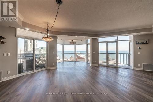 903 - 1477 Lakeshore Road, Burlington, ON - Indoor Photo Showing Living Room