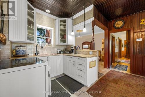 420 Ridge Road, Hamilton (Stoney Creek Mountain), ON - Indoor Photo Showing Kitchen