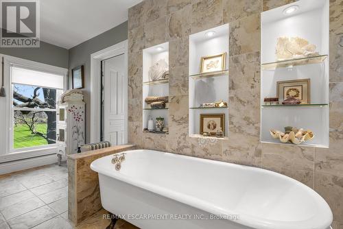 420 Ridge Road, Hamilton (Stoney Creek Mountain), ON - Indoor Photo Showing Bathroom