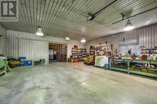 420 Ridge Road, Hamilton (Stoney Creek Mountain), ON - Indoor Photo Showing Garage