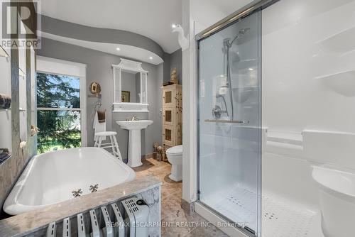 420 Ridge Road, Hamilton (Stoney Creek Mountain), ON - Indoor Photo Showing Bathroom