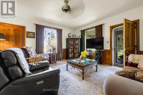 420 Ridge Road, Hamilton (Stoney Creek Mountain), ON - Indoor Photo Showing Living Room