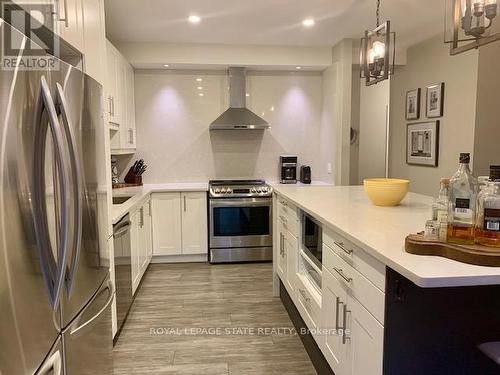 1703 - 67 Caroline Street S, Hamilton (Durand), ON - Indoor Photo Showing Kitchen With Upgraded Kitchen