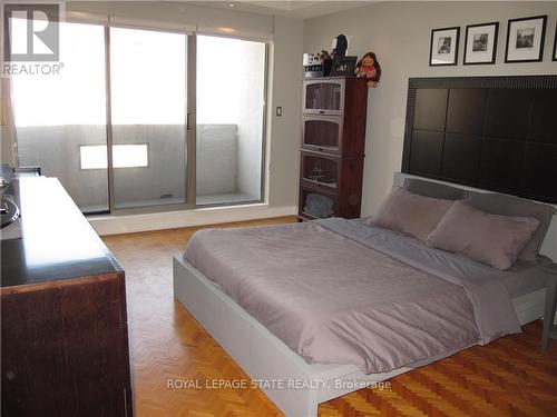 1703 - 67 Caroline Street S, Hamilton, ON - Indoor Photo Showing Living Room