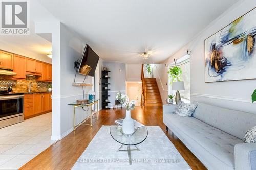 19 Foxtrot Drive, Hamilton, ON - Indoor Photo Showing Living Room