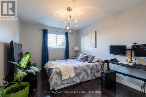 19 Foxtrot Drive, Hamilton, ON - Indoor Photo Showing Bedroom