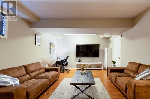 19 Foxtrot Drive, Hamilton, ON - Indoor Photo Showing Living Room