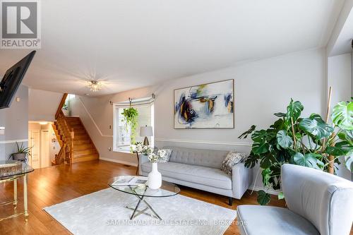 19 Foxtrot Drive, Hamilton, ON - Indoor Photo Showing Living Room