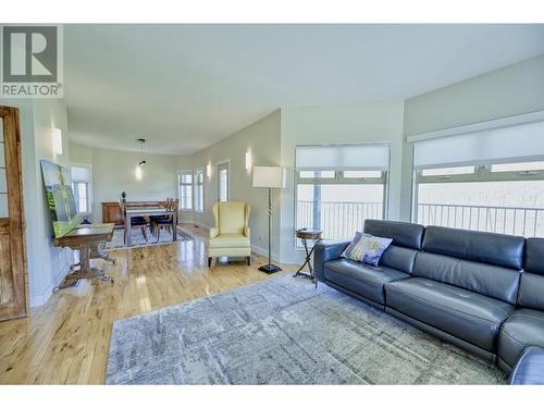 4535 Ryegrass Road, Oliver, BC - Indoor Photo Showing Living Room