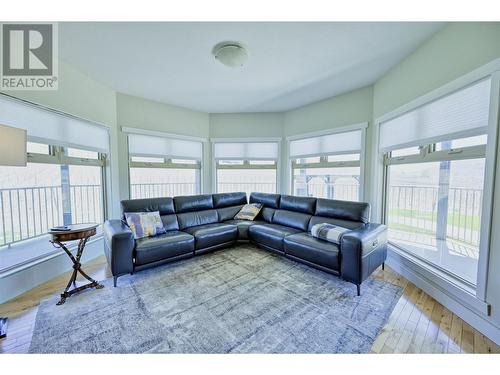 4535 Ryegrass Road, Oliver, BC - Indoor Photo Showing Living Room